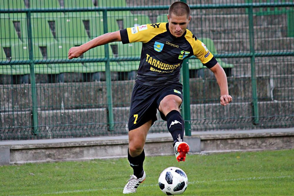 Kamil Radulj (na zdjęciu w barwach Siarki Tarnobrzeg) może wzmocnić JKS Jarosław.