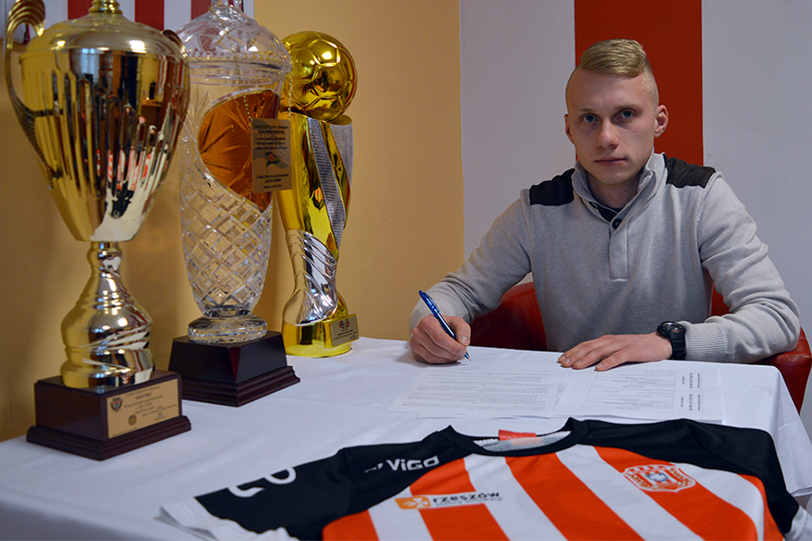 Adrian Chamera podpisał kontrakt z Resovią (fot. cwks-resovia.pl)