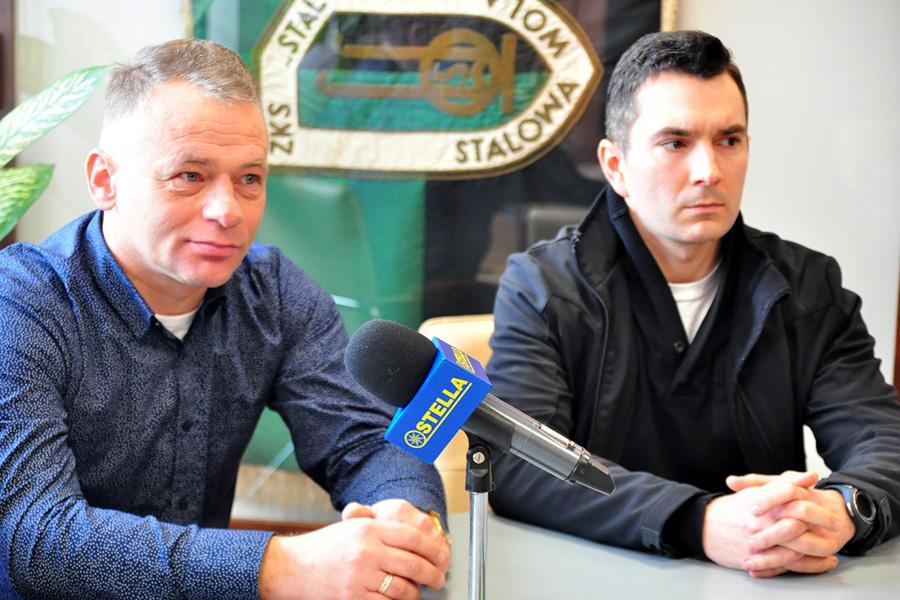 Andrzej Kasiak (na zdjęciu z prawej, obok Łukasz Wilk) najprawdopodobniej poprowadzi Stal Stalowa Wola w nadchodzącej rundzie rozgrywek 2 ligi.