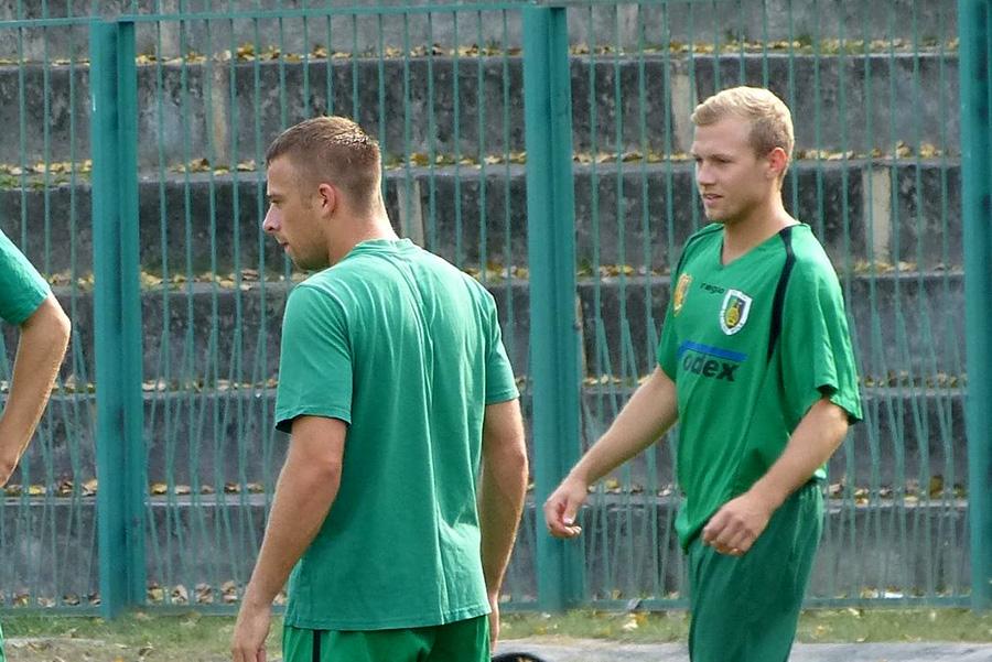 Bartosz Horajecki (na zdjęciu z prawej) kiedyś grał w Stali Stalowa Wola. Teraz wraca na boisko jako piłkarz Sokoła Kamień.