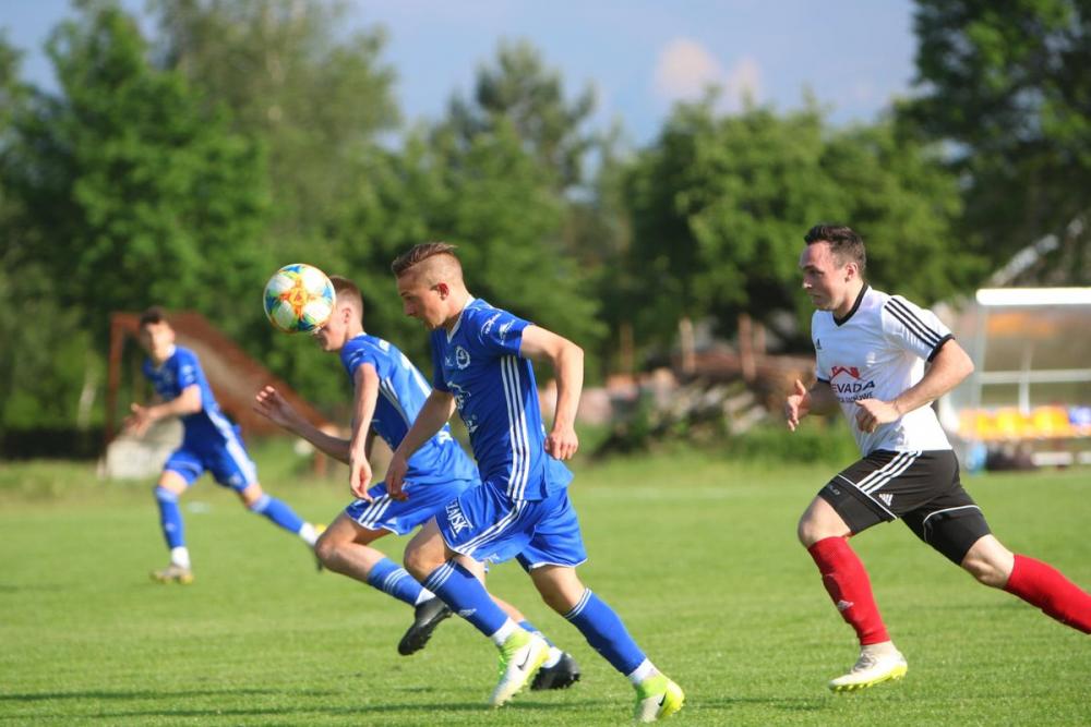 Mimo porażki, piłkarze Stali II Mielec mogli cieszyć się z awansu do czwartej ligi (fot. Stal Mielec)