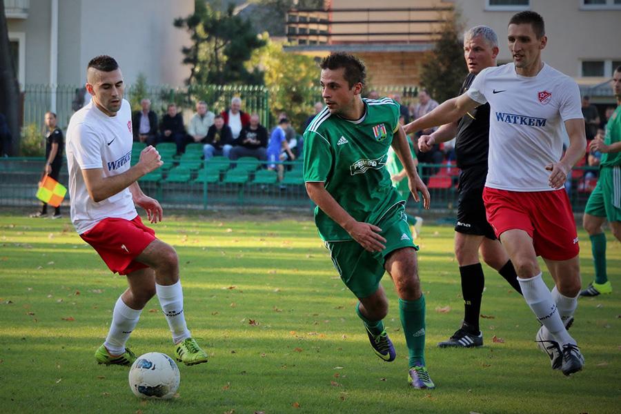 Damian Juda (na zdjęciu w zielonej koszulce) strzelił dziś dla Sokoła Nisko jedynego gola (fot. Natalia Styś / archiwum)