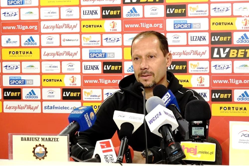 Dariusz Marzec przyznaje, że znowu jego zespół zawiódł w lidze. (fot. Stal TV)