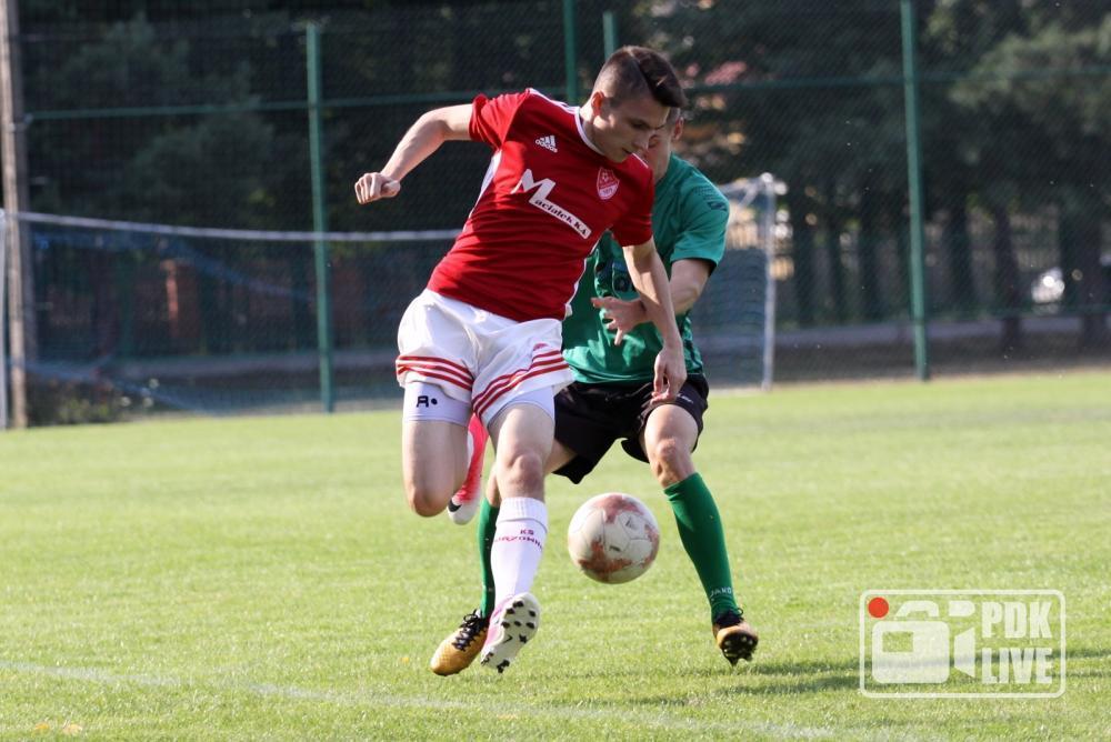 KS Wiązownica (czerwone koszulki) zagra z Ekoballem Stalą Sanok (fot. Radosław Kuśmierz)