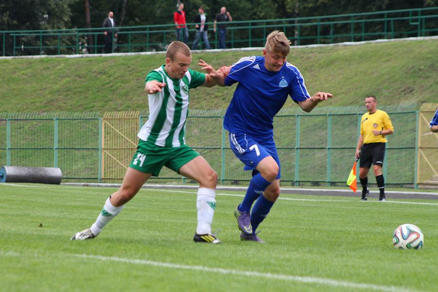 W ubiegłej rundzie Kamil Słoma (z prawej) regularnie występował w barwach rezerw Ruchu Chorzów (fot. Warta Zawiercie)