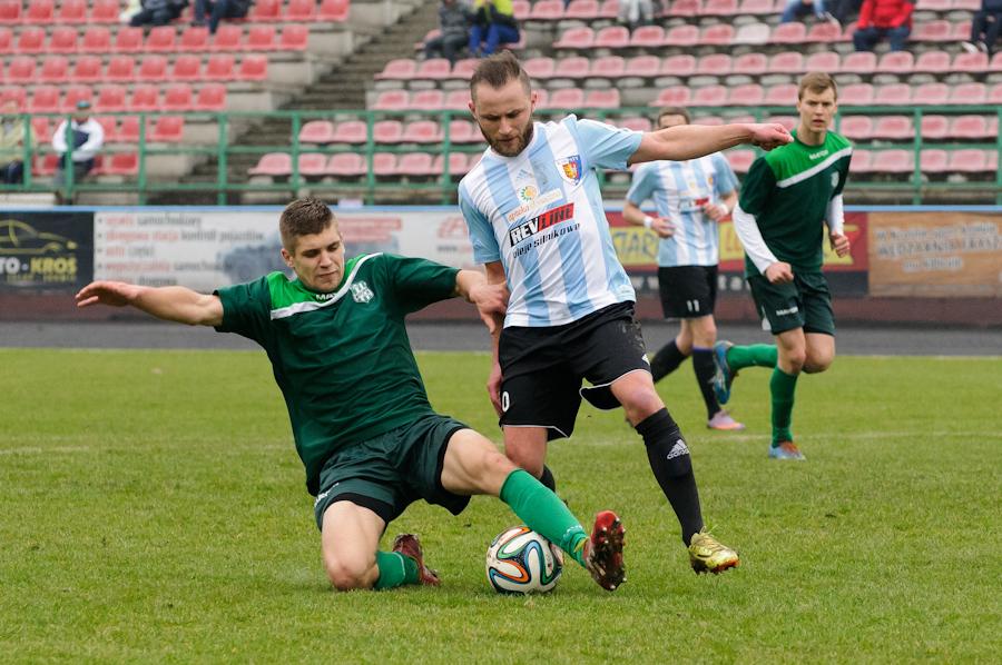 Kamil Walaszczyk (z prawej) nadal będzie zawodnikiem Karpat Kroso (fot. Marcin Pirga)