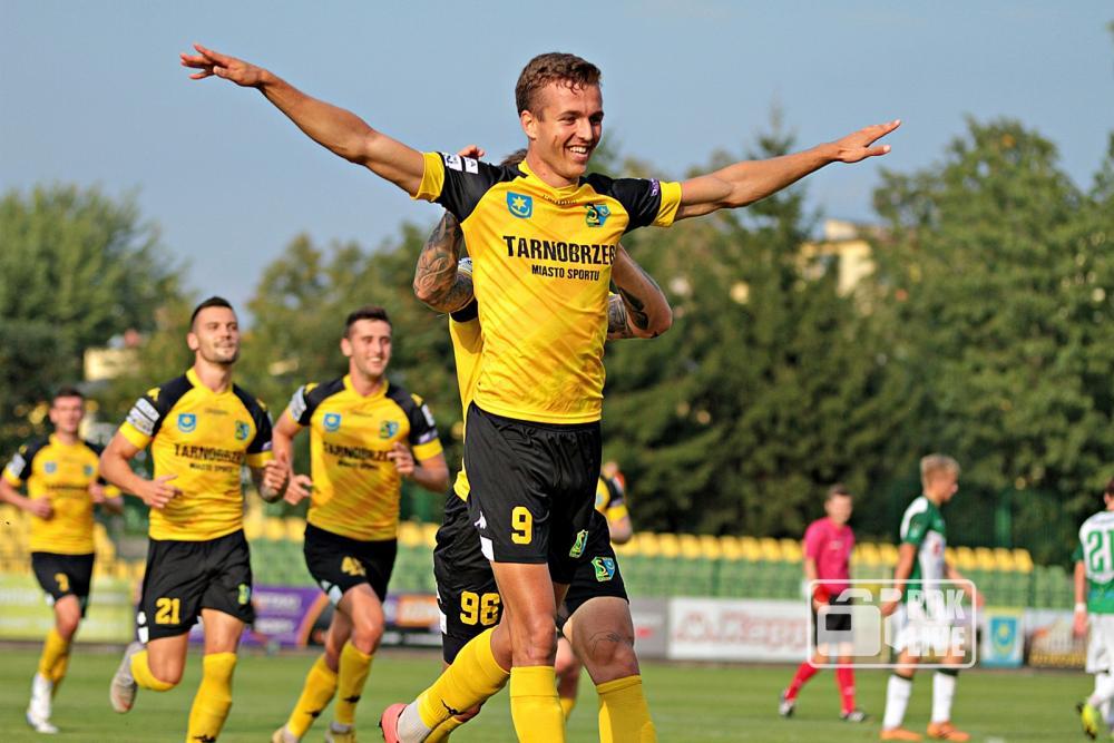 Krzysztof Ropski zdobył 16. gola w tym sezonie i znów dał Siarce Tarnobrzeg trzy punkty (fot. Radosław Kuśmierz)