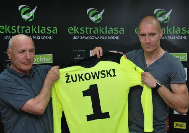 Krzysztof Żukowski na zdjęciu z Orestem Lenczykiem, który w latach 2010-2012 był trenrem Śląska Wrocław (fot. slaskwroclaw.pl)