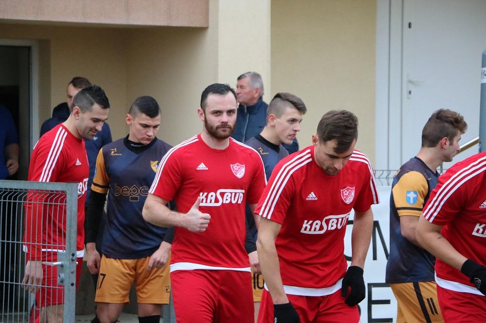 Młodzi piłkarze KS-u Wiązownica mogą co weekend jeździć na mecze Wisły Kraków. (fot. Natalia Styś)