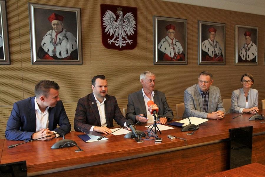 Stal Rzeszów podpisała umowę z Politechniką Rzeszowską. (fot. Politechnika Rzeszowska)
