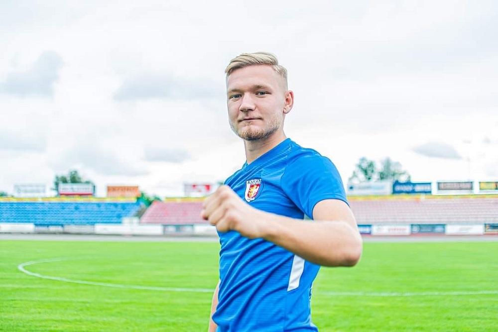 Wiktor Majewski (na zdjęciu) zdobył trzy bramki w meczu Karpat Krosno z Wisłokiem Wiśniowa. (fot. Konrad Kwolek)