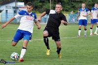 Stal Nowa Dęba (niebiesko-białe stroje) wygrała ważny mecz w Soninie (fot. Mieczysław Turczyn)