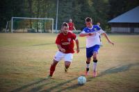 Stal Nowa Dęba (niebiesko-białe stroje) wygrała z Wisłokiem Wiśniowa 4-1 (fot. Natalia Styś / archiwum)