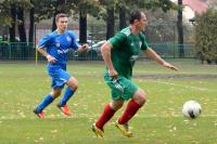 Piłkarze Sokoła Nisko (zielono-czerwone stroje) wygrali z LKS-em Pisarowce 2-1 (fot. archiwum)
