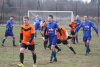 Bratek Brakowice (pomarańczow-czarne stroje) wygrał w Głogowie 3-1 (fot. kpzabajka.futbolowo.pl / archiwum)