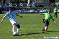 Piłkarze Startu Pruchnik (błękitno-białe stroje) wygrali w Stubnie i zostali nowym liderem klasy O Jarosław (fot. startpruchnik.futbolowo.pl / archiwum)