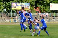 Stal Gorzyce w biało-niebieskich strojach (fot. unia..nowasarzyna.eu)