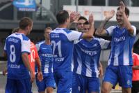 Stal Rzeszów wygrała z Karpatami Krosno na inaugurację. Z prawej Paweł Giel, strzelc dwóch goli.