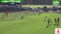 Na zdjęciu Adrian Gębalski strzela zwycięskiego gola dla Stali Stalowa Wola.