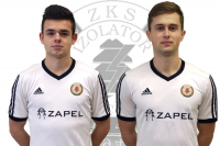 Oskar Matuła (po lewej) oraz Szymon Ziarnik (po prawej) wiosną reprezentowali barwy Bratka Bratkowice