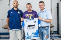 Sylwester Sikorski (w środku) wraca po 2,5 roku do Krosna (fot. Karpaty Krosno)