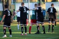 Stal Gorzyce (czarne stroje) przespała końcówkę z Igloopolem (fot. archiwum)
