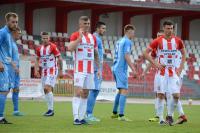 Resovia (biało-czerwone stroje) zremisowała w Częstochowie ze Skrą 0-0 (fot. resoviacy.pl / archiwum)