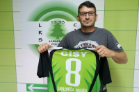 Na zdjęciu nowy piłkarz Cisów Jabłonica Polska (fot. LKS ,, Cisy '' Jabłonica Polska)