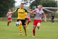 Piłkarze Siarki Tarnobrzeg (na żółto-czarno) pokonali KS Wiązownica 7-1 (fot. Patryk Górecki)