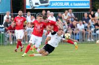Orzeł Przeworsk (czerwone koszulki) przegrał w Tuczempach 0-1 (fot. Patryk Górecki)
