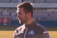 Daniel Myśliwiec ubolewa, że nie potrafił uchronić swojej drużyny przed tak dotkliwą porażką z Lechem II Poznań. (fot. Lech TV)