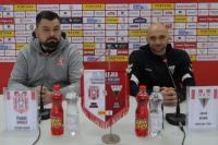 Artur Derbin skrytykował stan murawy na stadionie Resovii. (fot. Resovia TV)