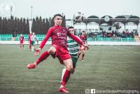 Korona Rzeszów (czerwone stroje) wygrała z Tomasovią 2-1 w sparingu (fot. Robert Skalski / archiwum)