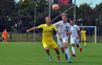 Stal Stalowa Wola (białe stroje) w sobotę zagra na wyjeździe z Avią Świdnik (fot. Stal Stalowa Wola PSA)