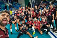 Asseco Resovia wygrała w Suwałkach 3-0, a chwllę później na swoim FB opublikowała właśnie to zdjęcie (fot. facebook.com/assecoresovia.sa)