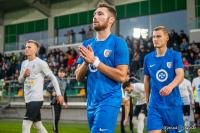 Karpaty Krosno (niebieskie stroje) bardzo potrzebują punktów. Szansa na zdobycie kolejnych już w sobotę przed własną publicznością w starciu z Orlętami Radzyń Podlaski (fot. Konrad Kwolek)