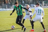Stal Stalowa Wola (zielono-czarne stroje) pokonała Star Starachowice 2-0 (fot. Radosław Kuśmierz)