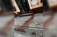 Pod klubem do którego doszło do bójki pomiędzy piłkarzami KS-u Wiązownica i Sokoła Sieniawa została jeszcze krew. 