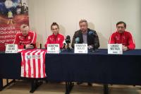 Na zdjęciu od lewej: Tomasz Szeliga (media team), Katarzyna Czyż (kapitan drużyny), Sebastian Skalski (nowy prezes) oraz Łukasz Wojtala (trener).