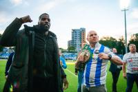 Lawrence Okolie (z lewej) w piątek zmierzy się z Łukaszem Rożańskim o pas WBC (fot. Robert Skalski)