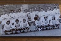 Piłkarze Stali Rzeszów w 1975 roku zdobyli Puchar Polski. Na zdjęciu zwycięski zespół (fot. archiwum prywatne Zdzisława Napieracza)