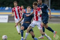 Resovia (biało-czerwone stroje) poznała terminarz meczów na sezon 2025/2026 2 ligi (fot. Paweł Golonka / cwks-resovia.pl)