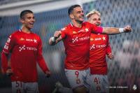 Maciej Kuziemka (z lewej) ustrzelił dublet w meczu z GKS-em Tychy (fot. Bartek Ziółkowski)