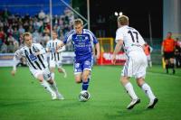 Piłkarze Podbeskidzia Bielsko-Biała (niebieskie stroje) wygrali z Sandecją Nowy Sącz i awansowali do Betclic 1. Ligi (fot. facebook.com/ts.podbeskidzie)