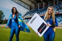 Sabina Kunakova i Anna Wątroba reprezentują Dakar Development Stal Rzeszów w konkursie Miss Startu Speedway Ekstraligi 2026. (fot. Instagram / @kunak0va_ / @sweet_ans)