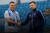 Rafał Rajzer (na zdjęciu z prawej) nadal będzie trenerem Błękitnych Ropczyce (fot. facebook.com/mksblekitniropczyce)