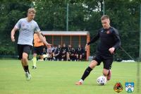 KSZO Ostrowiec Świętokrzyski (czarne stroje) zremisował z Czarnymi Połaniec w sparingu (fot. Patryk Wesołowski / facebook.com/kszo1929)