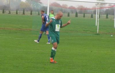 Na zdjęciu Mariusz Błaszczyk, strzelec jednej z bramek (fot. granicastubno.futbolowo.pl)