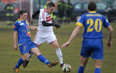 Motor Lublin (niebieskie stroje) wygrał Arenie Lublin z Izolatorem Boguchwała 3-2.