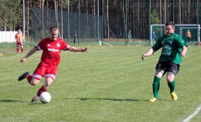 Rzemieślnik (czerwone stroje) wygrał z Bukową Jastkowice.